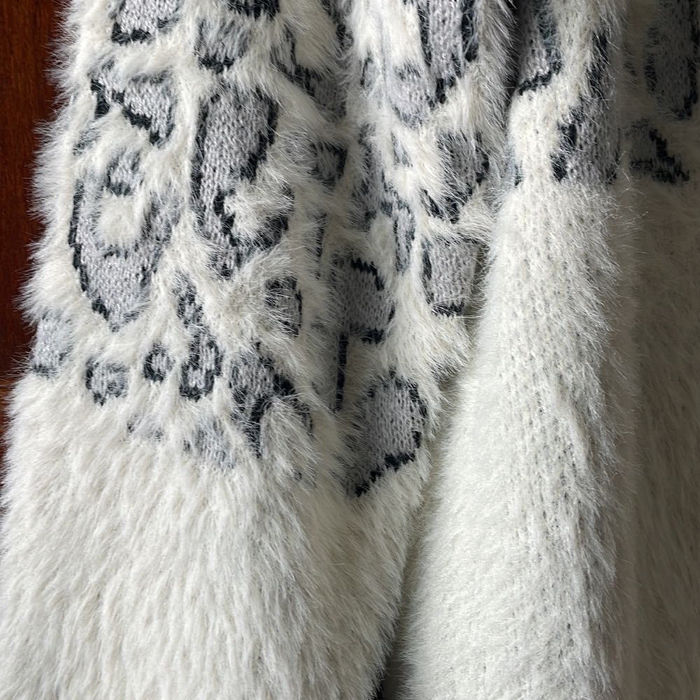 ii Sisters Cream Gray Leopard Print Sweater - Picture 4 of 5